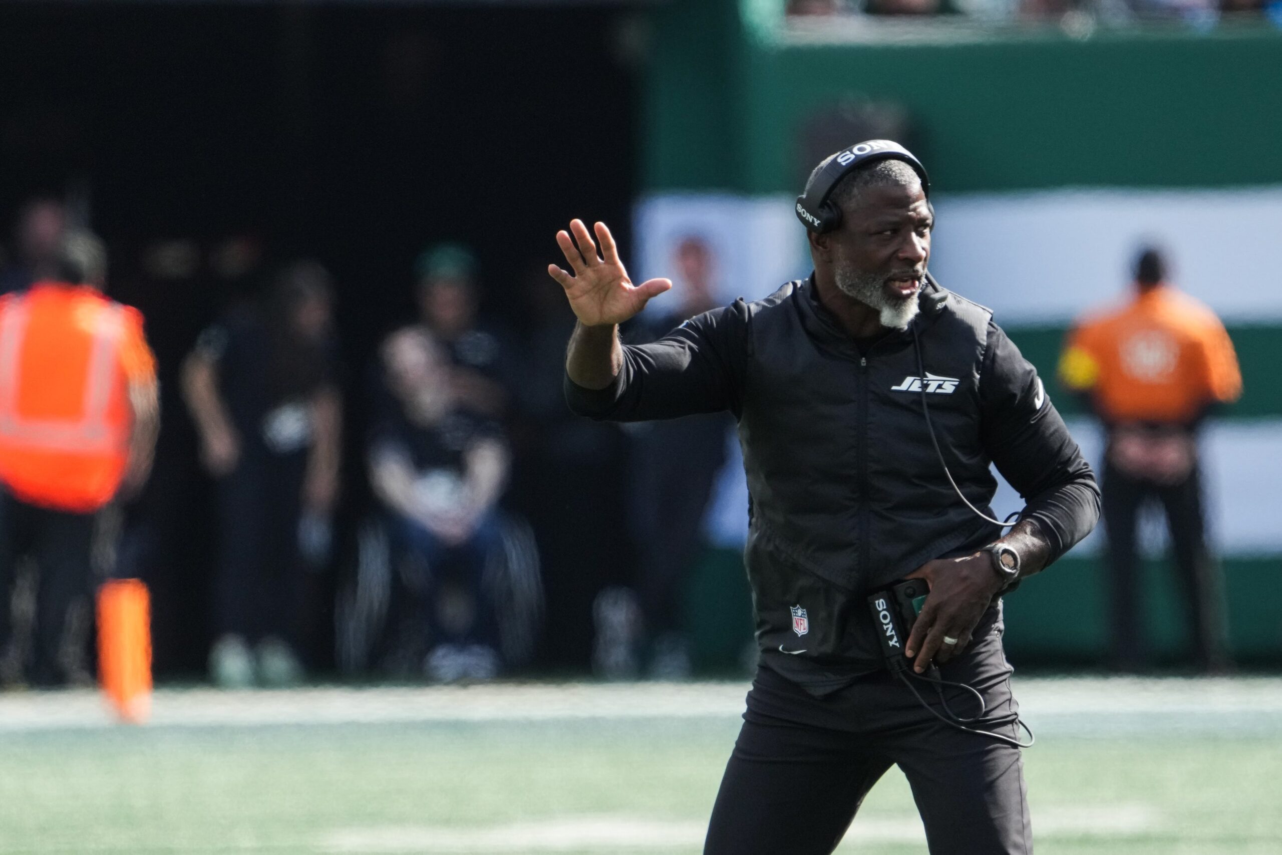New York Jets head coach Aaron Glenn reacts in the first quarter against the Carolina Panthers at MetLife Stadium.