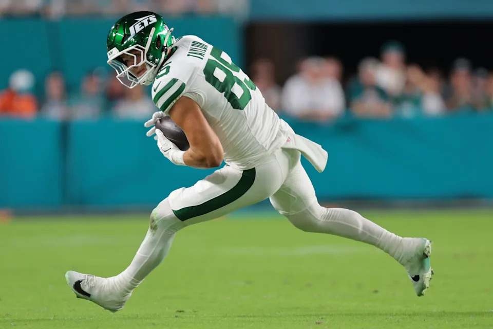 Sep 29, 2025; Miami Gardens, Florida, USA; New York Jets tight end Mason Taylor (85) makes a catch against the Miami Dolphins during the first half at Hard Rock Stadium. Mandatory Credit: Sam Navarro-Imagn Images