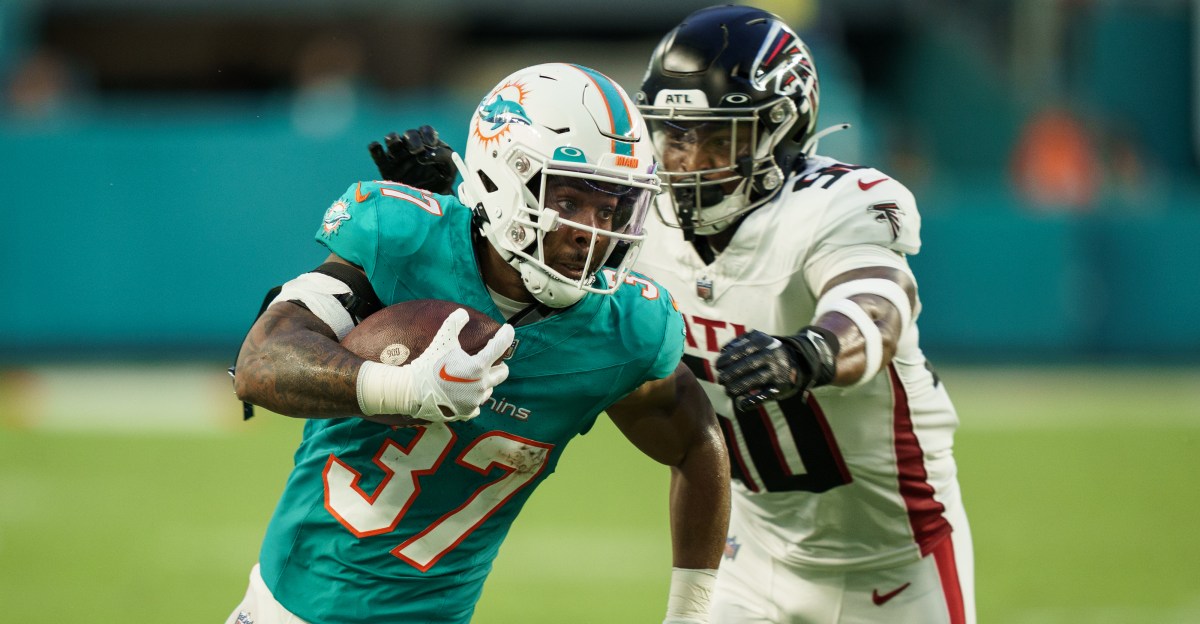 Report: Seahawks add former UW running back to practice squad