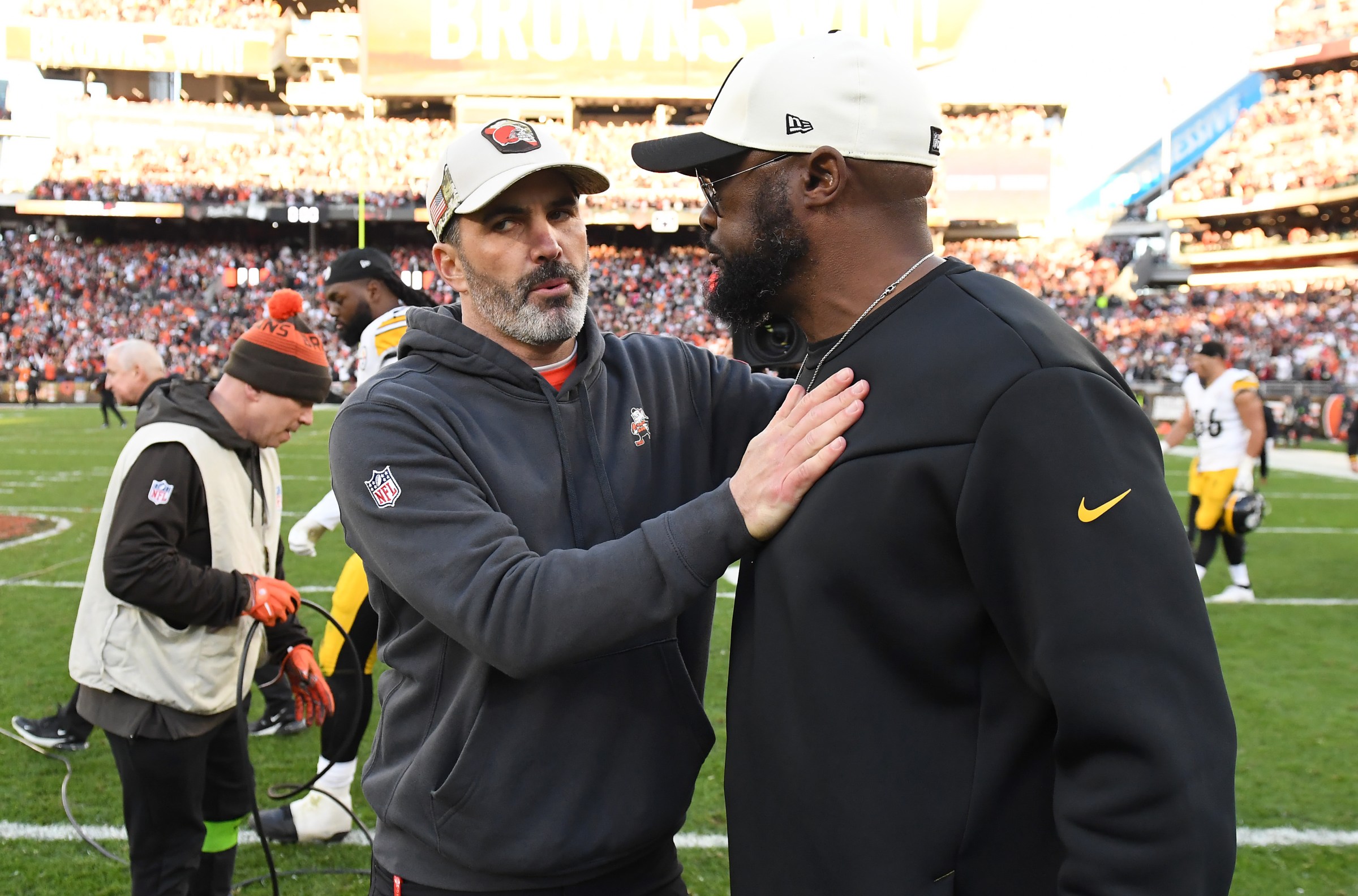 CLEVELAND, OHIO - NOVEMBER 19: Head coach Kevin Stefanski of the Cleveland Browns (L) and head coach Mike Tomlin of the Pittsburgh Steelers meet after the Browns beat the Steelers 13-10 at Cleveland Browns Stadium on November 19, 2023 in Cleveland, Ohio. (Photo by Nick Cammett/Getty Images)