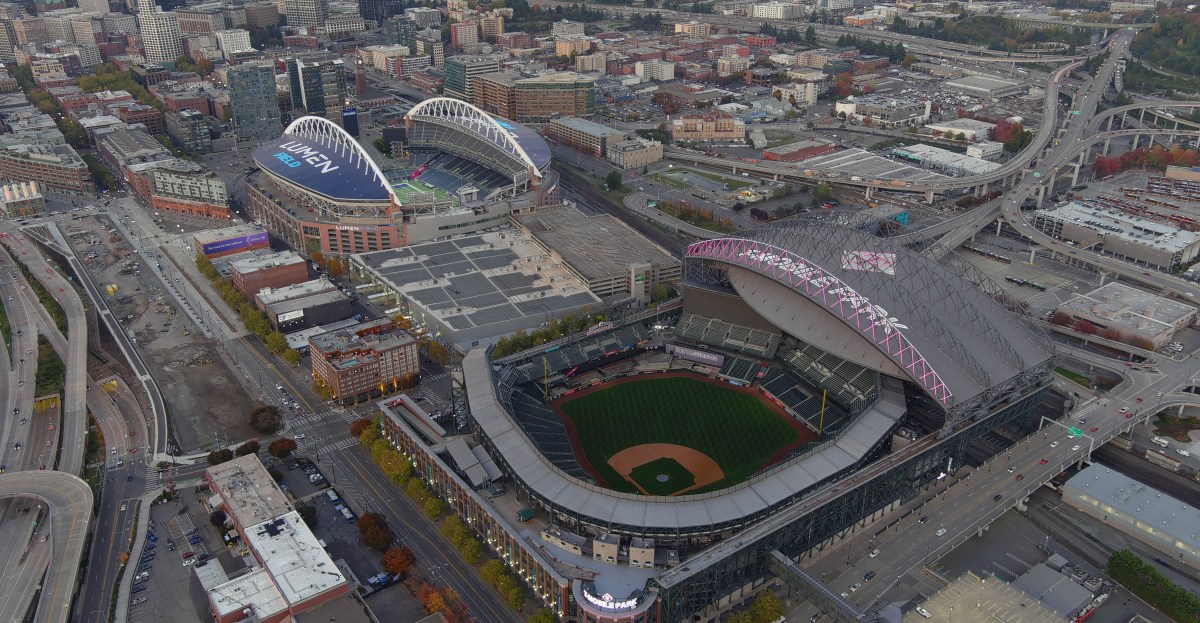 Seahawks vs. Buccaneers kickoff time unchanged despite Mariners playoff game