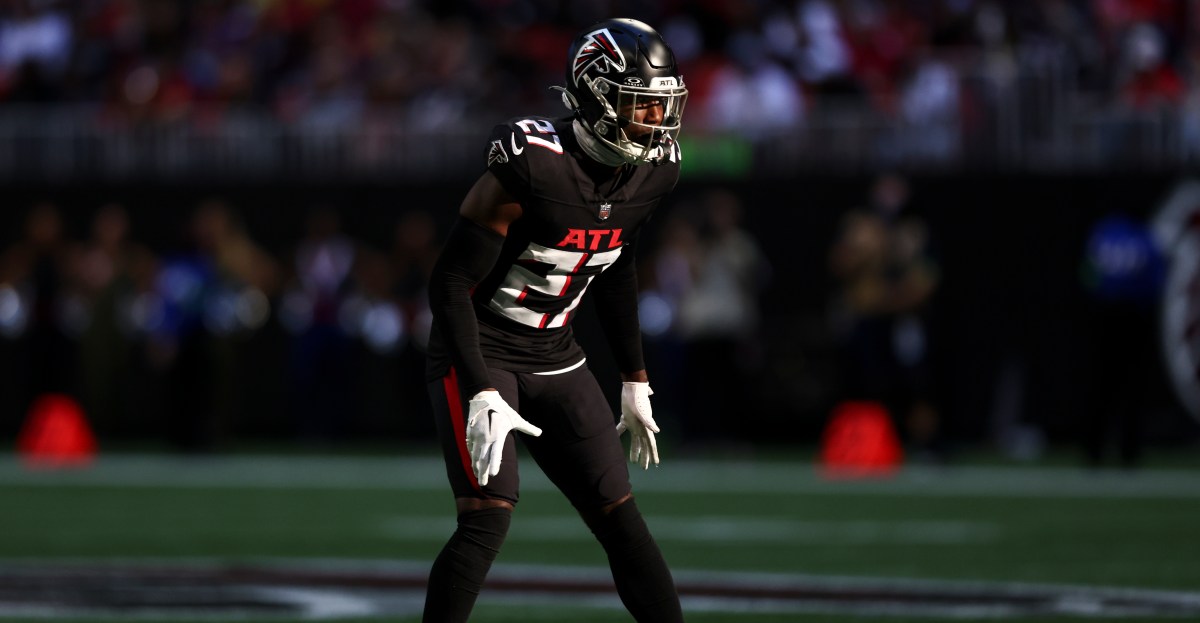 Patriots elevate running back, safety from practice squad for Week 8