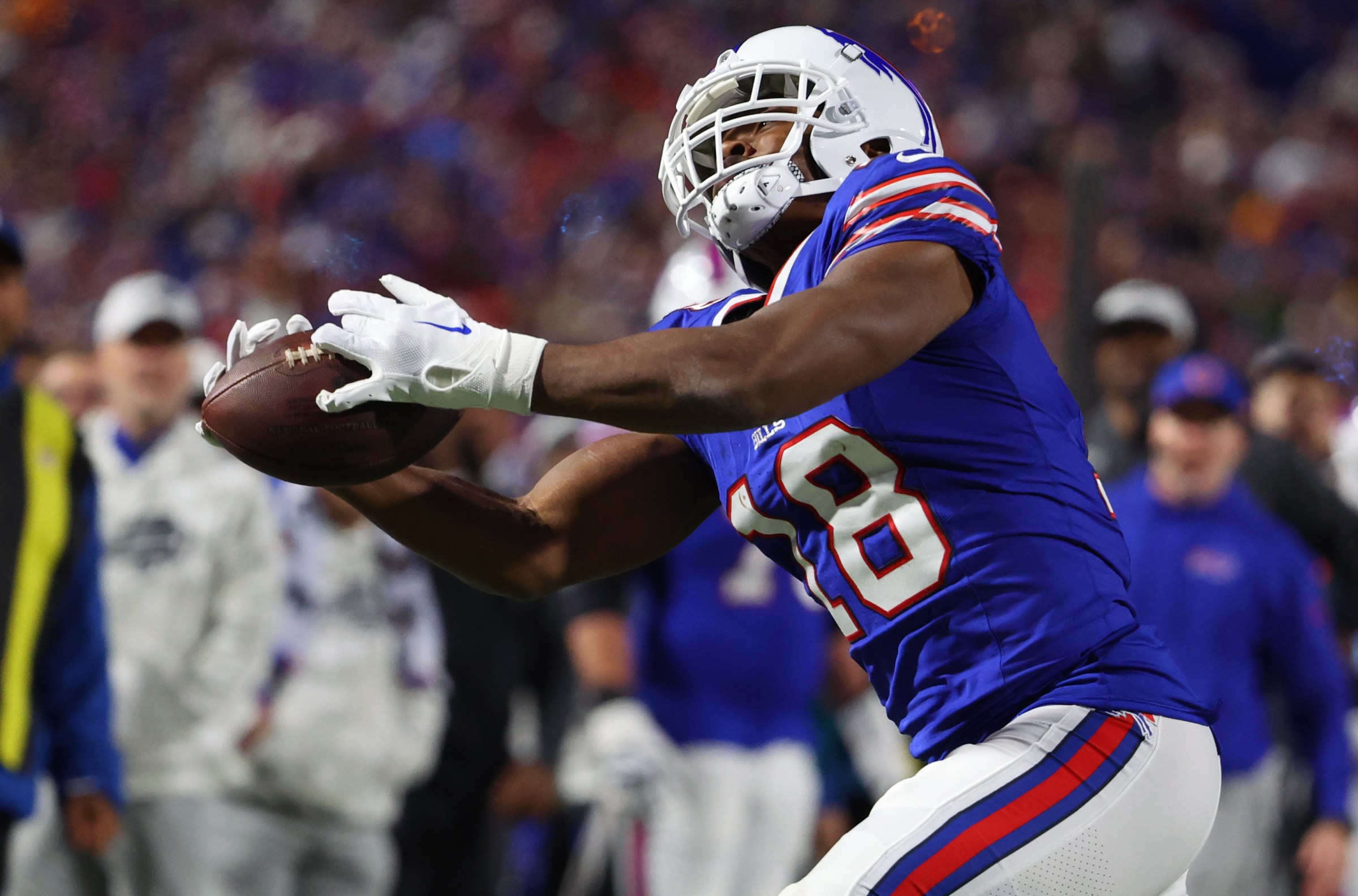 ORCHARD PARK, NEW YORK - NOVEMBER 17: Amari Cooper #18 of the Buffalo Bills makes a catch during a game against the Kansas City Chiefs at Highmark Stadium on November 17, 2024 in Orchard Park, New York. (Photo by Timothy T Ludwig/Getty Images)