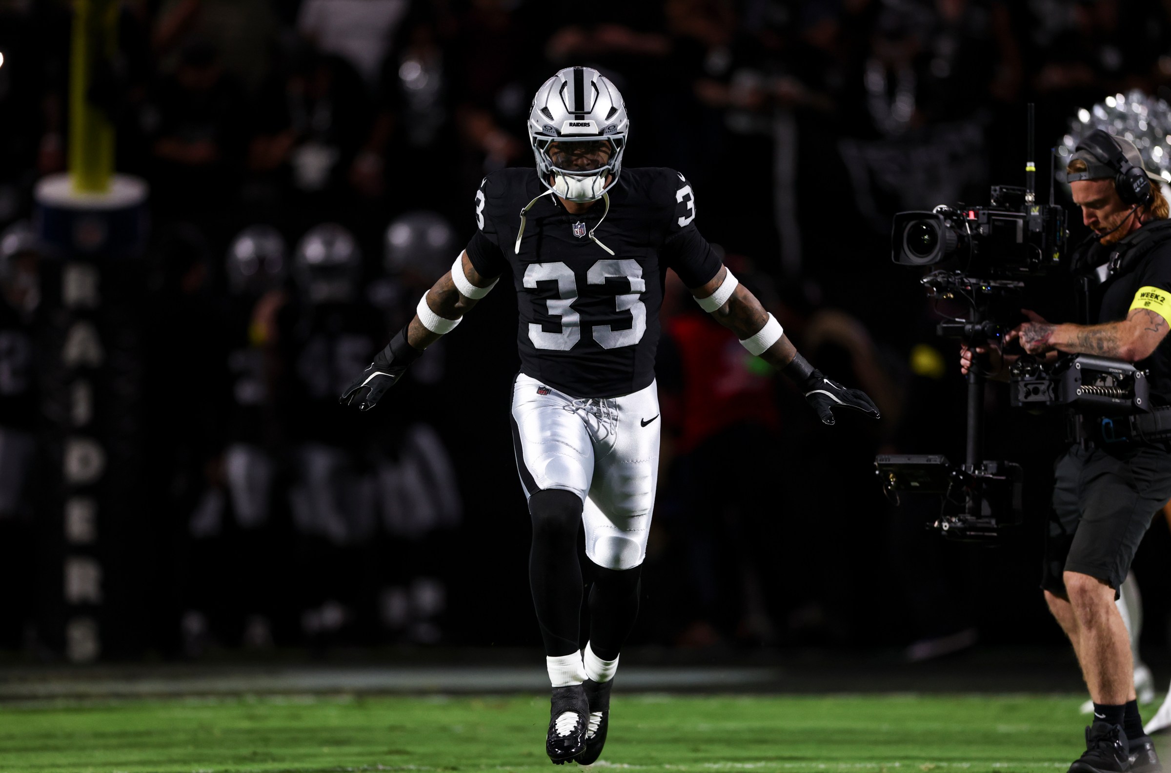 LAS VEGAS, NEVADA - SEPTEMBER 15: Jamal Adams #33 of the Las Vegas Raiders runs on field prior to an NFL football game against the Los Angeles Chargers at Allegiant Stadium on September 15, 2025 in Las Vegas, Nevada. (Photo by Kevin Sabitus/Getty Images)