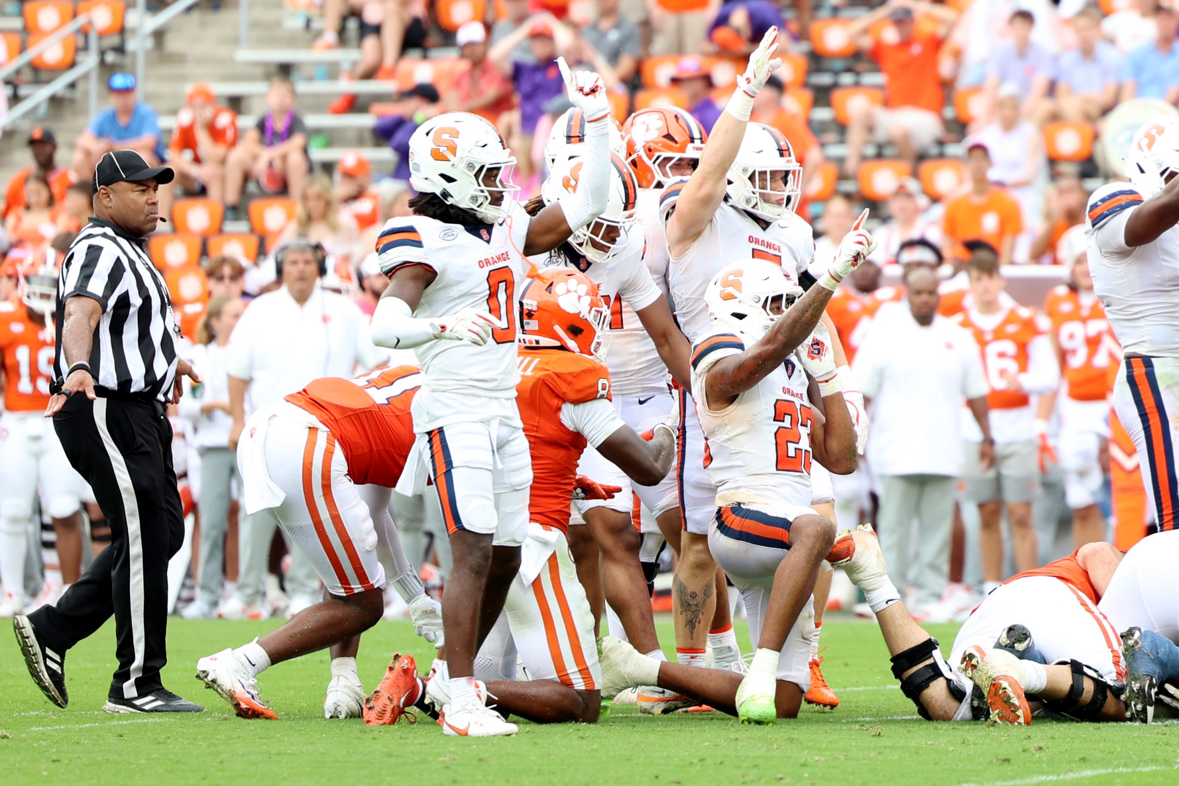 CLEMSON, SOUTH CAROLINA - SEPTEMBER 20: The Syracuse Orange players in action during the third quarter against the Clemson Tigers at Memorial Stadium on September 20, 2025 in Clemson, South Carolina. (Photo by Katie Devaney/Getty Images)