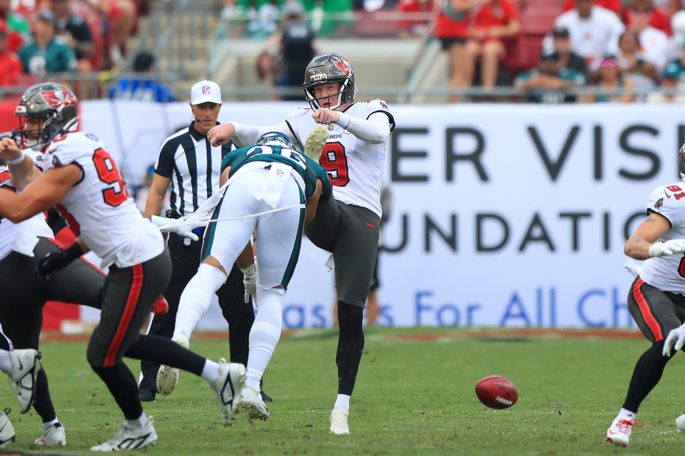 TAMPA, FL - SEPTEMBER 28: Philadelphia Eagles Safety Tristin McCollum (36) blocks the punt of Tampa Bay Buccaneers Riley Dixon (9) during the Regular Season game between the New York Jets and the Tampa Bay Buccaneers on September 28, 2025 at Raymond James Stadium in Tampa, Florida. (Photo by Cliff Welch/Icon Sportswire via Getty Images)
