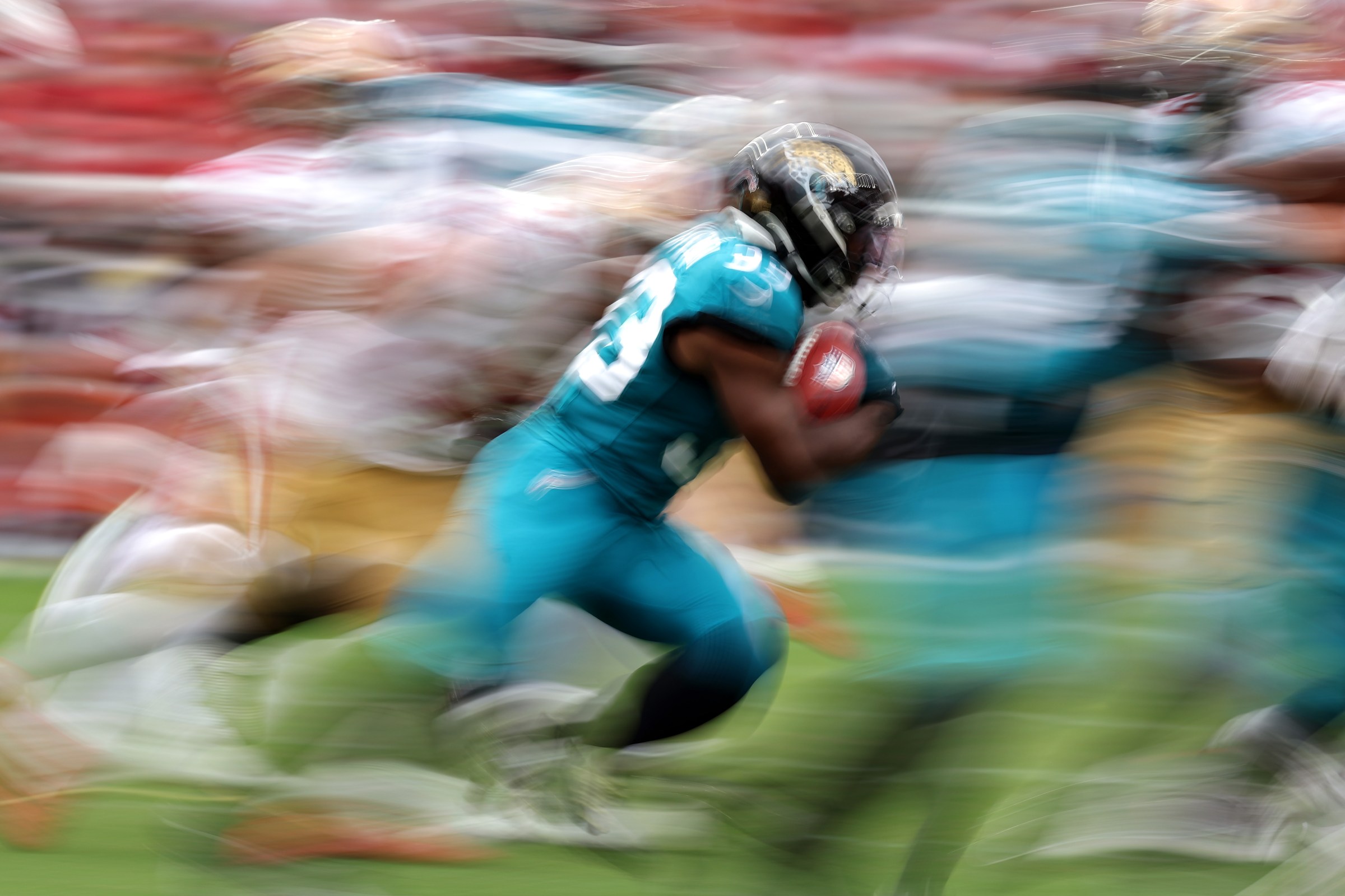SANTA CLARA, CALIFORNIA - SEPTEMBER 28: Bhayshul Tuten #33 of the Jacksonville Jaguars returns a kickoff during the NFL 2025 game between Jacksonville Jaguars and San Francisco 49ers at Levi’s Stadium on September 28, 2025 in Santa Clara, California. (Photo by Ezra Shaw/Getty Images)