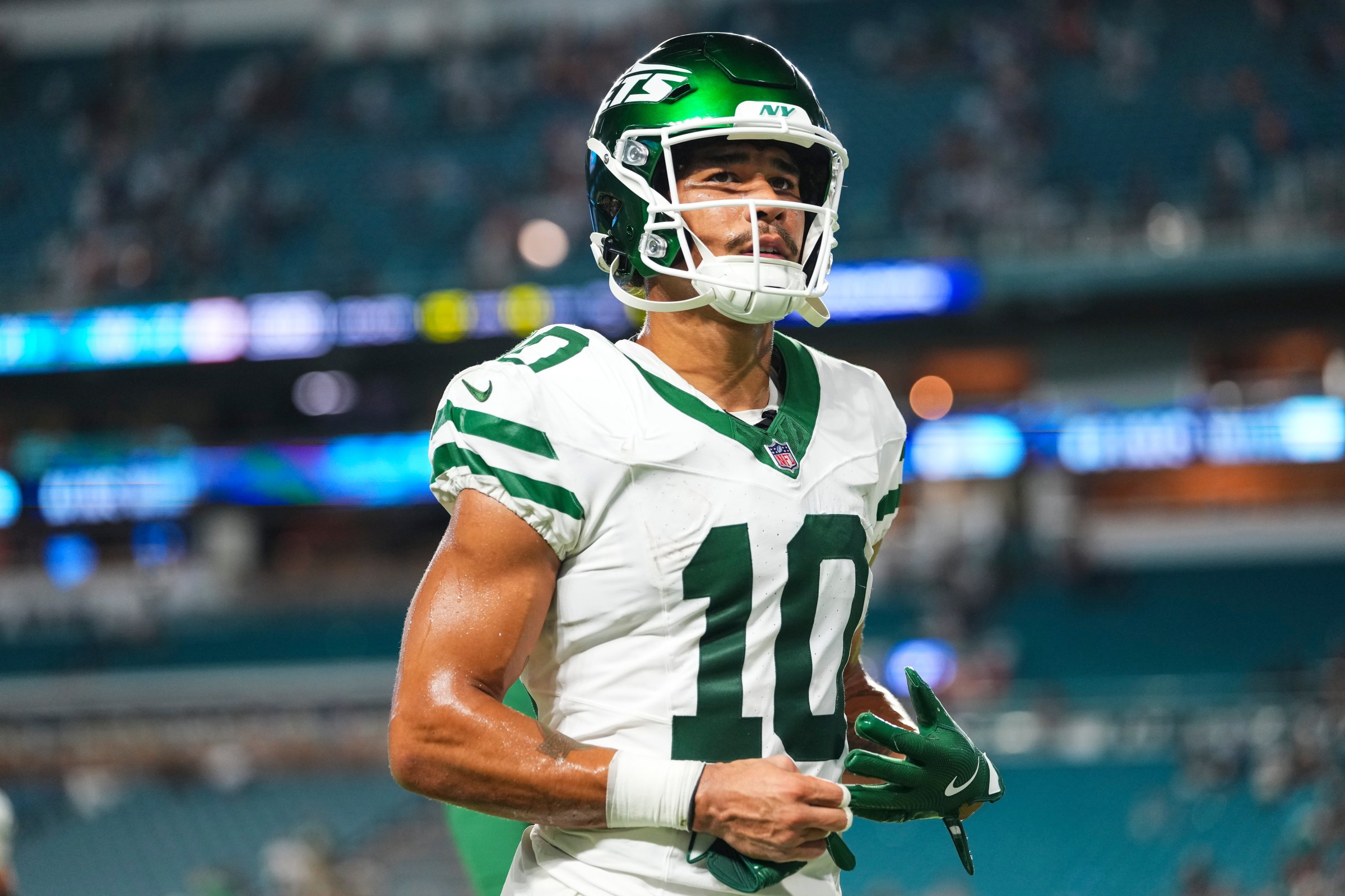MIAMI GARDENS, FL - SEPTEMBER 29: Allen Lazard #10 of the New York Jets walks off of the field after an NFL football game against the Miami Dolphins at Hard Rock Stadium on September 29, 2025 in Miami Gardens, Florida. (Photo by Cooper Neill/Getty Images)