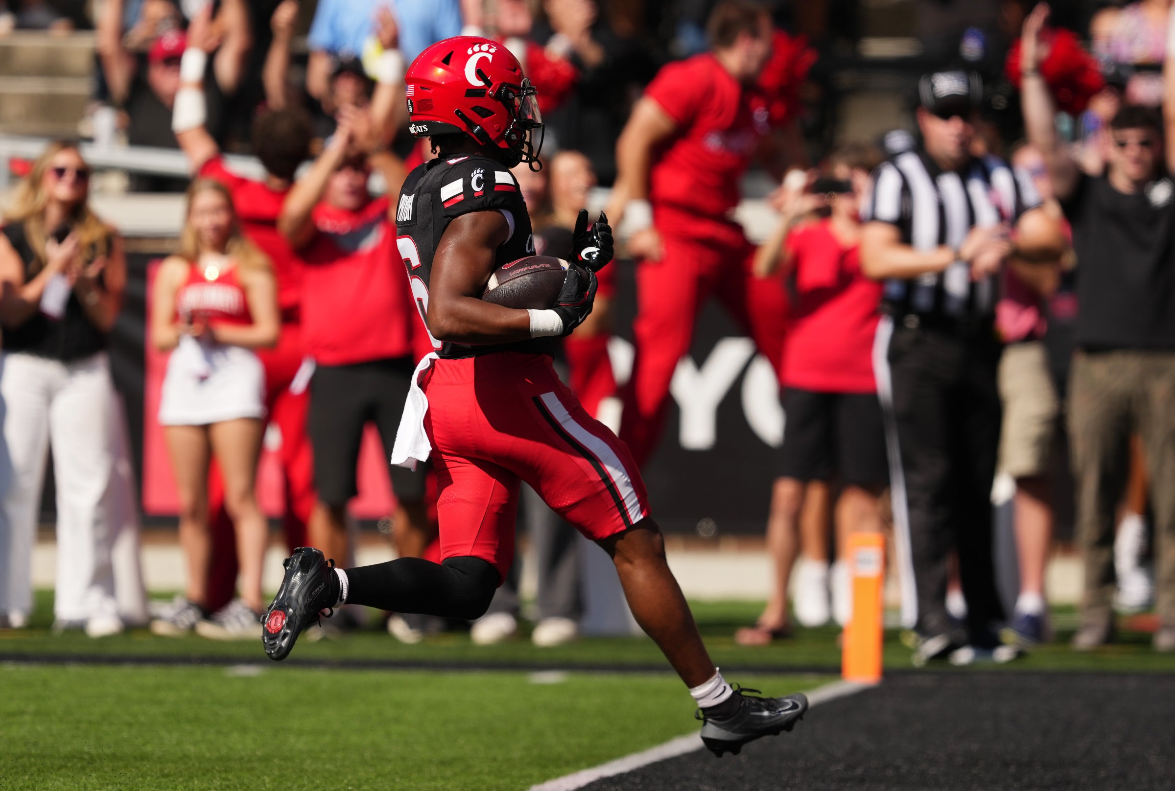 CINCINNATI, OHIO - OCTOBER 04: Evan Pryor #6 of the Cincinnati Bearcats scores a touchdown during the first quarter against the Iowa State Cyclones at Nippert Stadium on October 04, 2025 in Cincinnati, Ohio. (Photo by Dylan Buell/Getty Images)