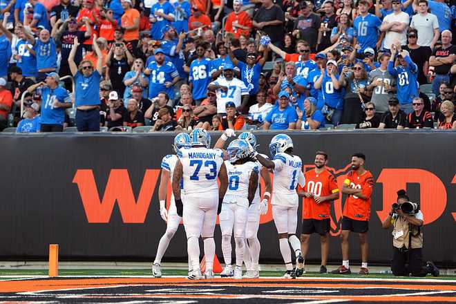 CINCINNATI, OHIO - OCTOBER 05: Jahmyr Gibbs #0 of the Detroit Lions celebrates a touchdown with teammates during the third quarter against the Cincinnati Bengals at Paycor Stadium on October 05, 2025 in Cincinnati, Ohio. (Photo by Dylan Buell/Getty Images)