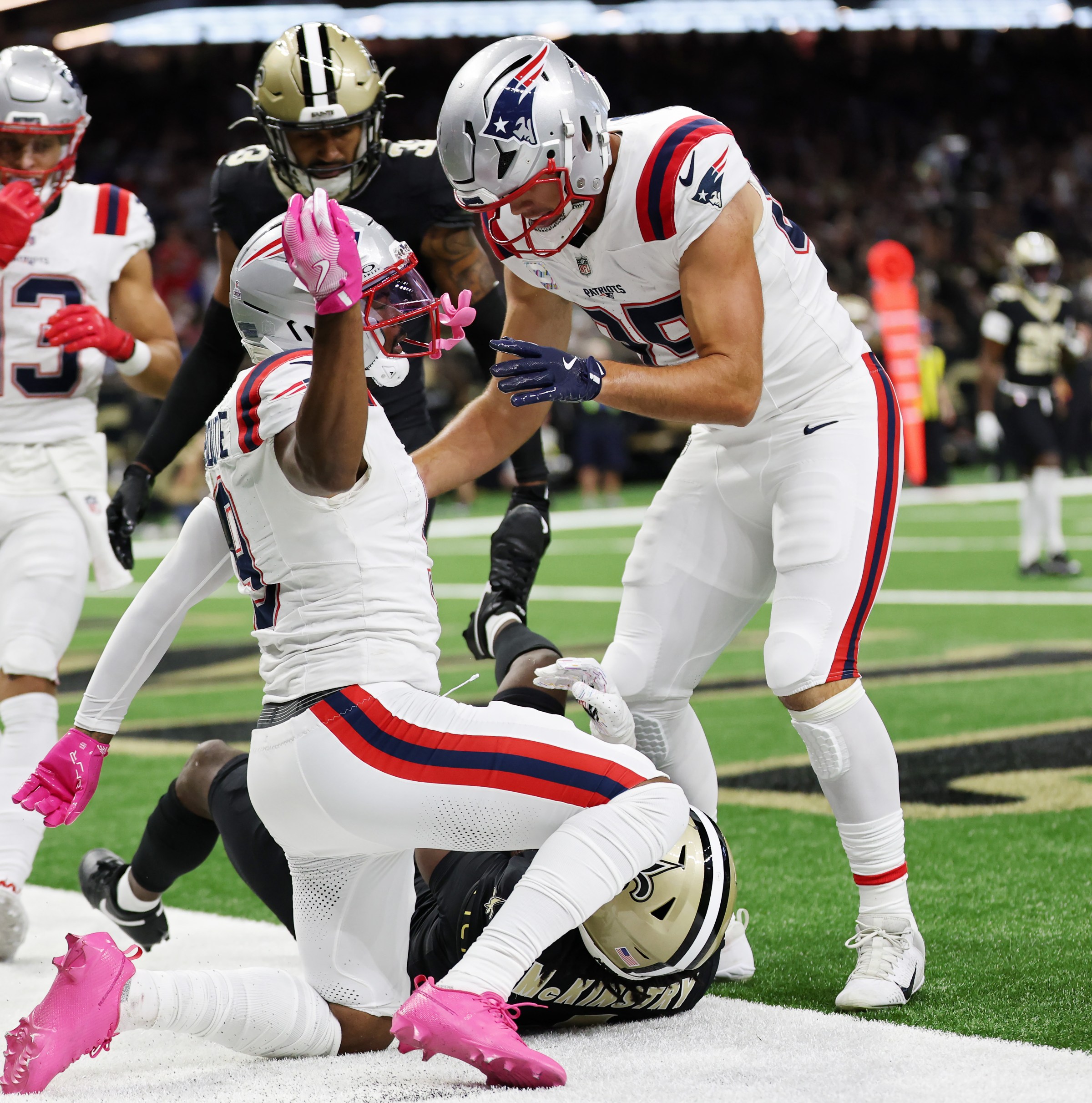 Patriots links 10/13/25: Maye plays it cool, Boutte shines, defense bends, refs break