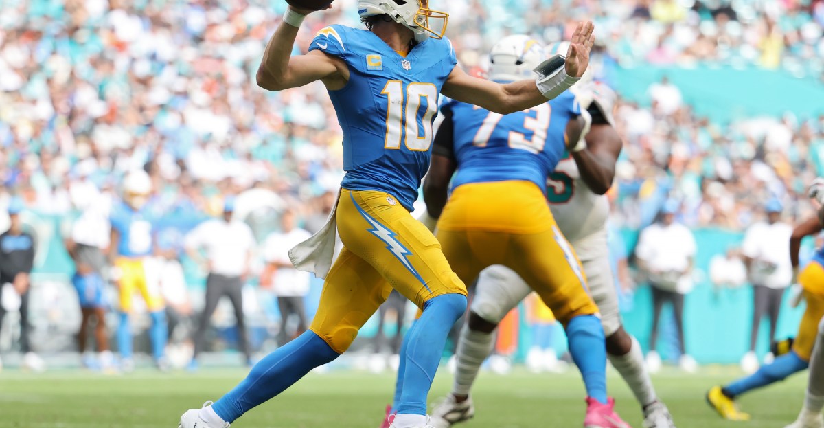 Miami Dolphins offense wins game vs. Los Angeles Chargers until defense loses it - Week 6 recap