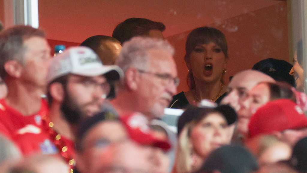 Taylor Swift, Caitlin Clark attend Chiefs vs. Lions game