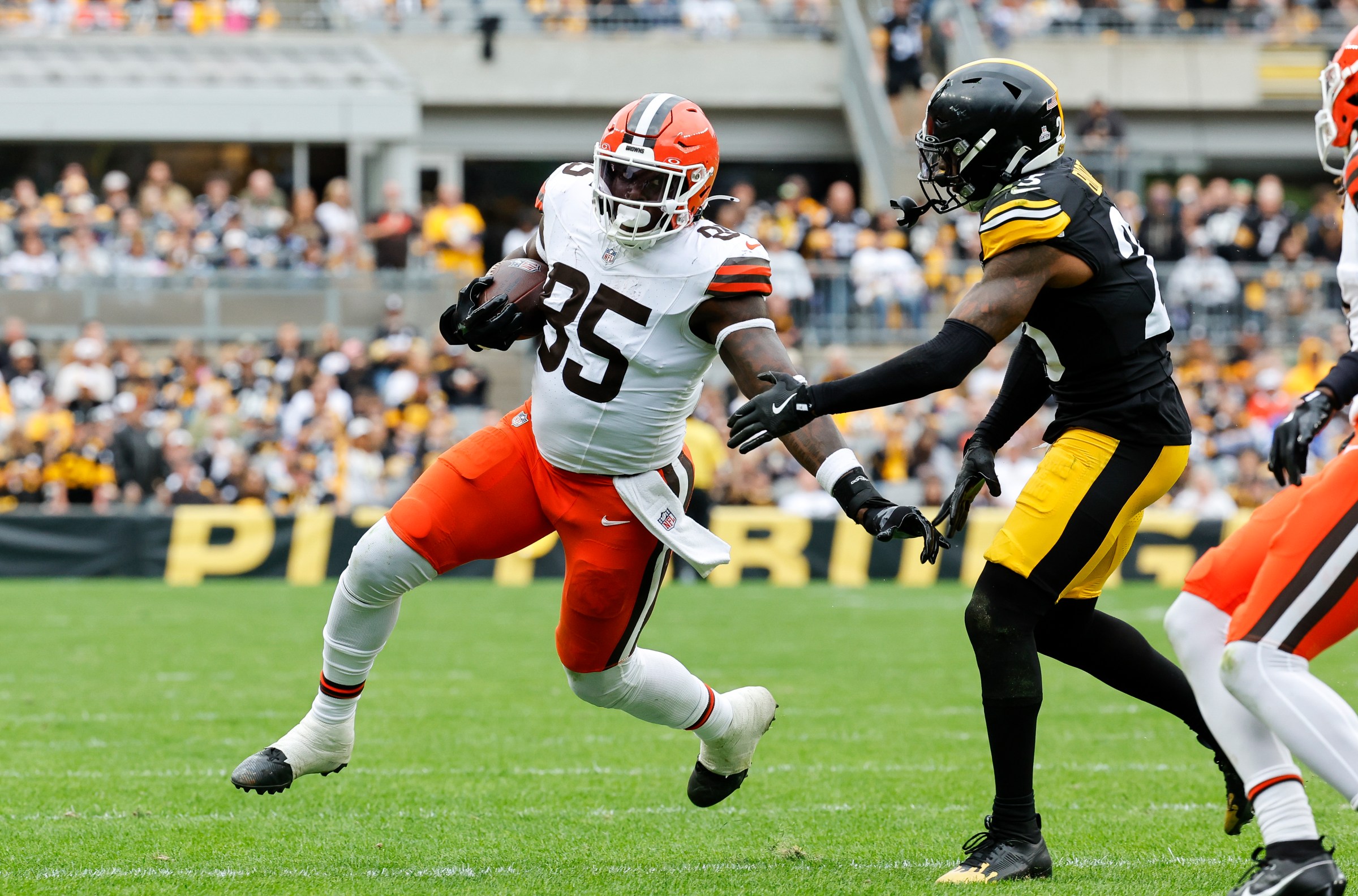 PITTSBURGH, PA - OCTOBER 12: David Njoku #85 of the Cleveland Browns in action against the Pittsburgh Steelers on October 12, 2025 at Acrisure Stadium in Pittsburgh, Pennsylvania. (Photo by Justin K. Aller/Getty Images)