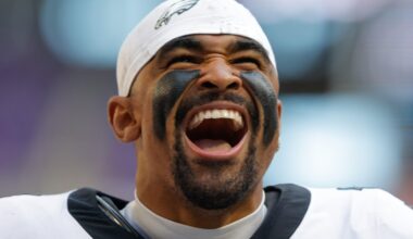 Jalen Hurts' clutch throws power Philadelphia Eagles past Minnesota Vikings to snap two-game skid