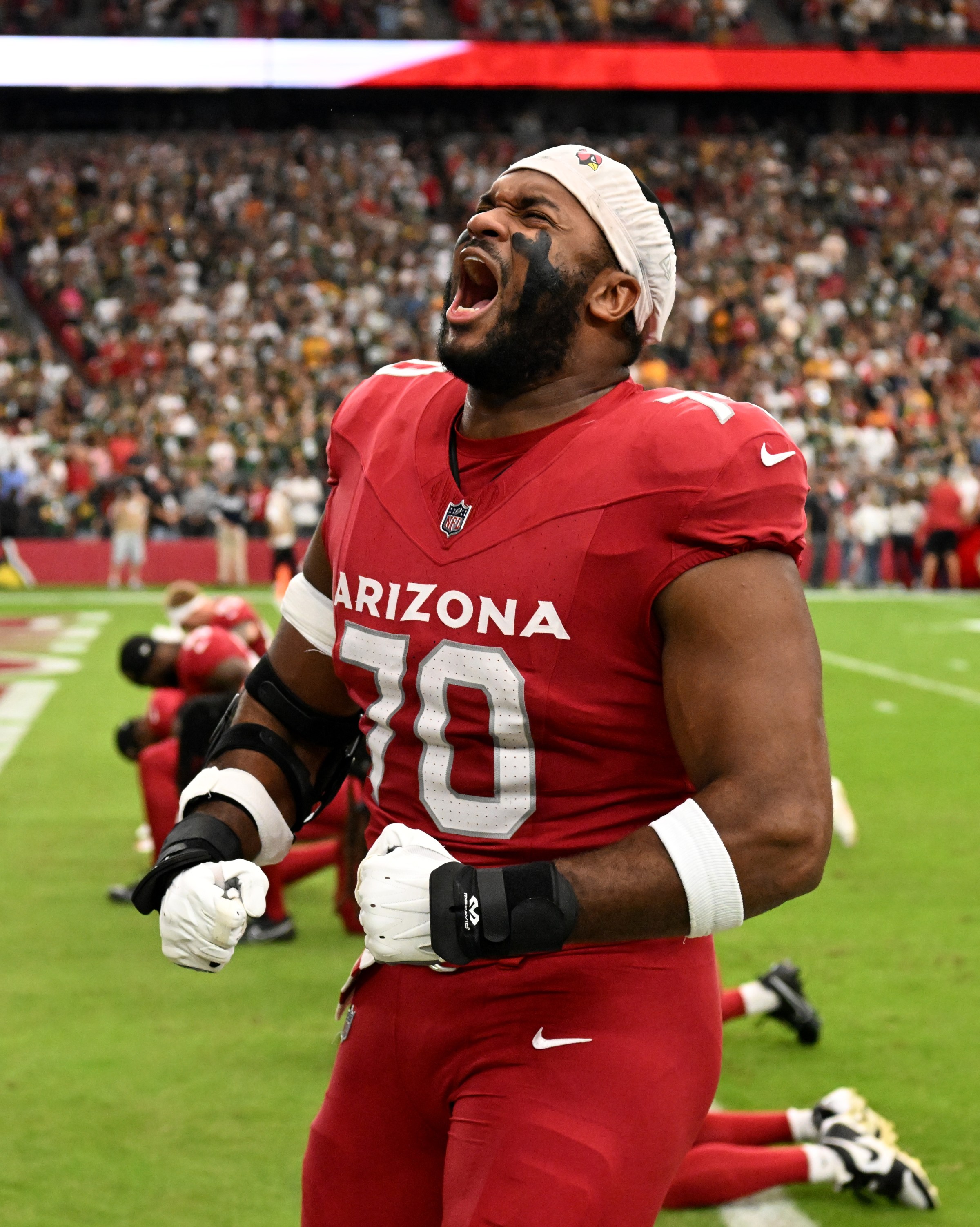 GLENDALE, ARIZONA - OCTOBER 19: Paris Johnson Jr #70 of the Arizona Cardinals warms up against the Green Bay Packers during the NFL 2025 game at State Farm Stadium on October 19, 2025 in Glendale, Arizona. (Photo by Norm Hall/Getty Images)