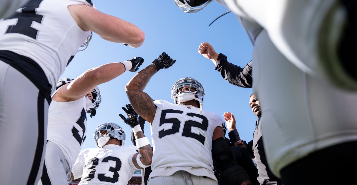 How current Raider Elandon Roberts compares to former Raider Robert Spillane