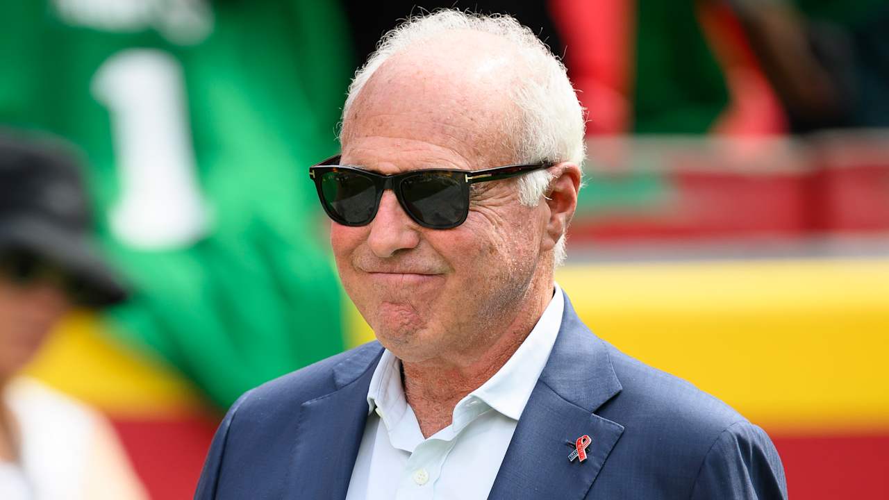 Eagles' Jeffrey Lurie on 'managing noise,' plus other tidbits from owners at the Fall League Meeting