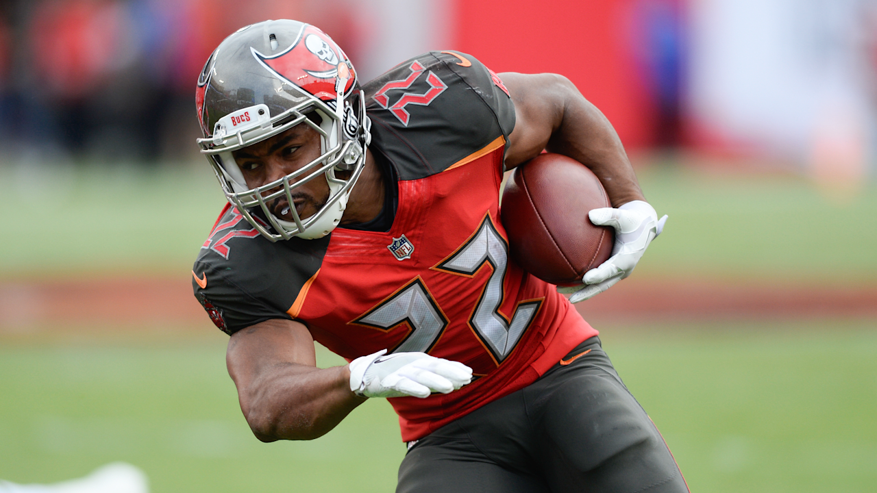 Doug Martin, former Buccaneers All-Pro running back, dies at 36