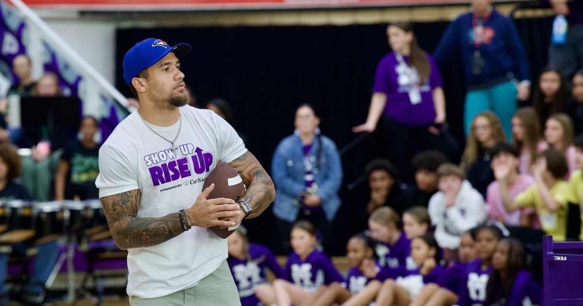 Cincinnati Bengals running back visits ‘Show up, Rise Up’ pep rally at local school – WHIO TV 7 and WHIO Radio