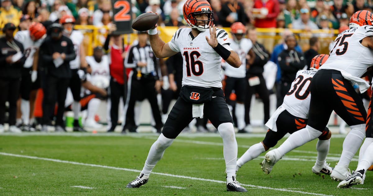 Bengals QB Joe Flacco ’50-50’ with shoulder injury, coach says – WHIO TV 7 and WHIO Radio