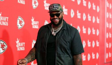 Chiefs make it official, announce re-signing of Mike Pennel