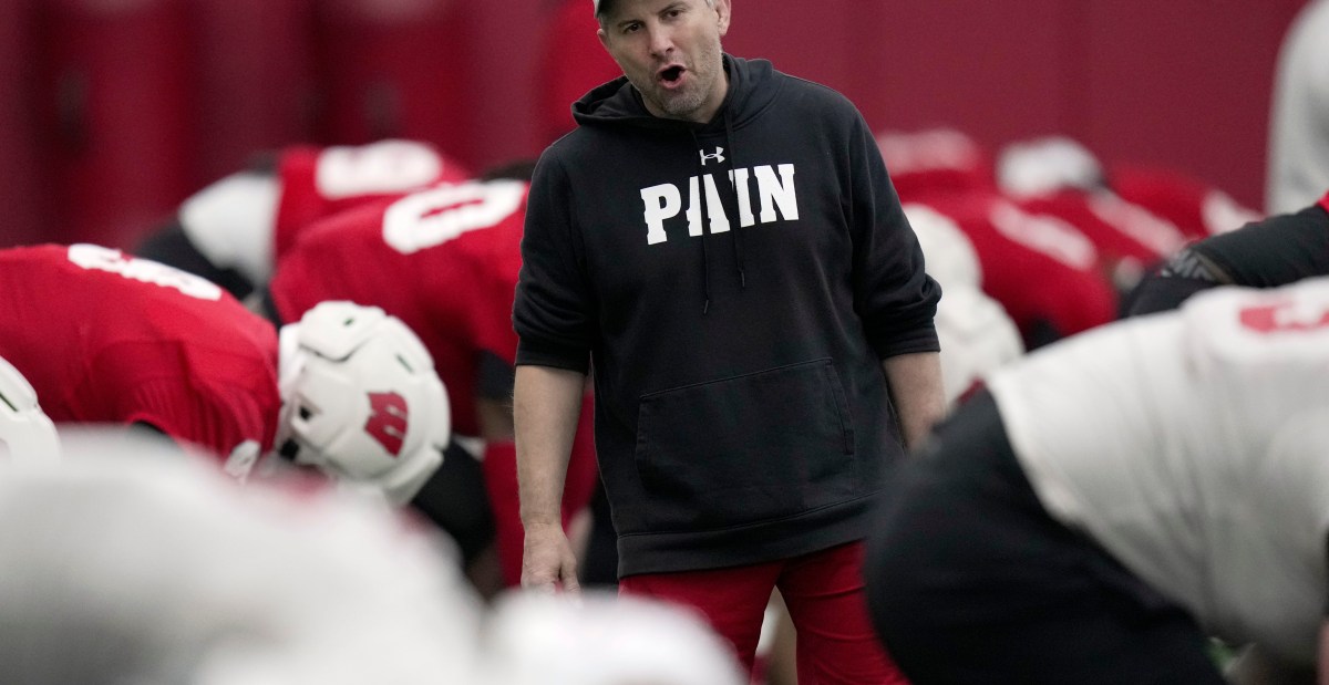 Wisconsin Football: Is the Badgers coaching staff the problem?