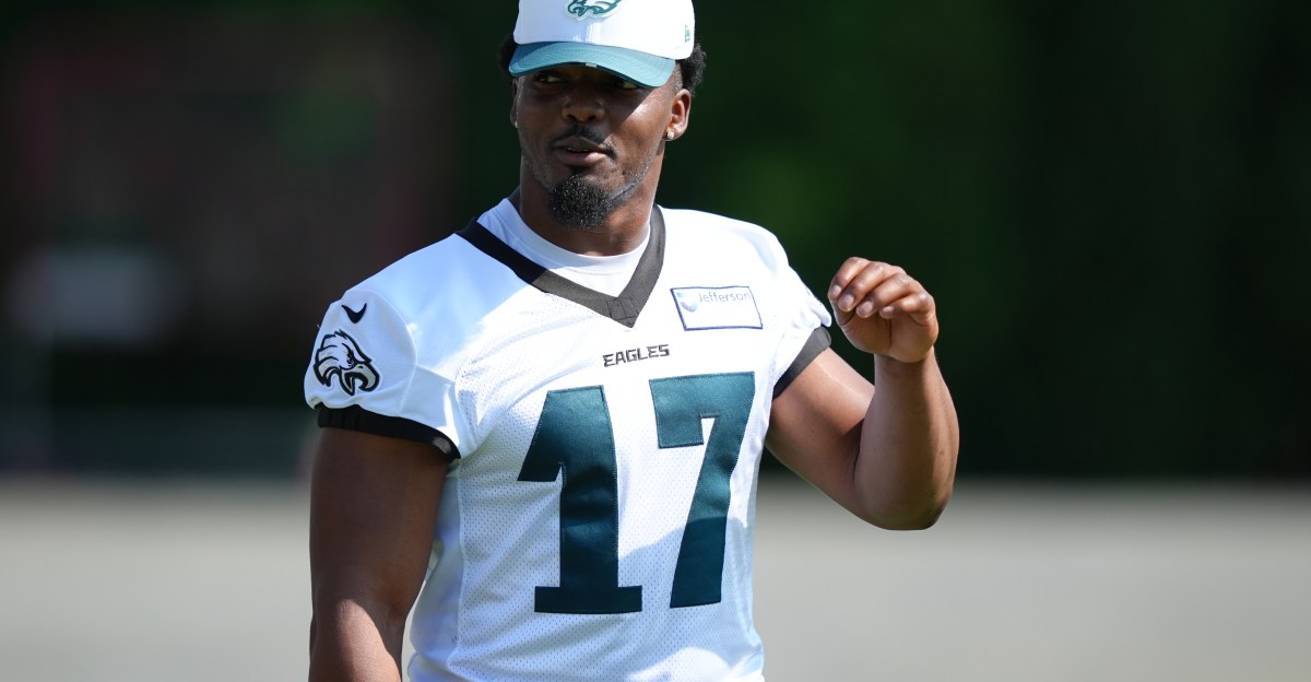Eagles open Nakobe Dean’s practice window
