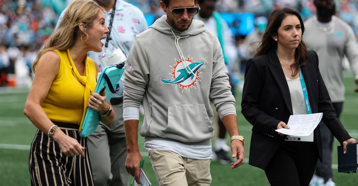 The clock is ticking for Mike McDaniel - The Splash Zone 10/8/25