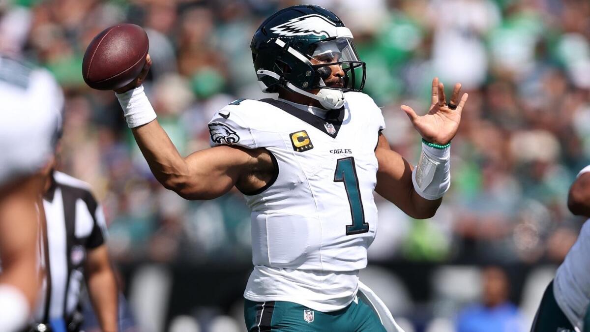 NFL DFS picks, lineup advice, strategy for Eagles vs. Giants on Thursday Night Football