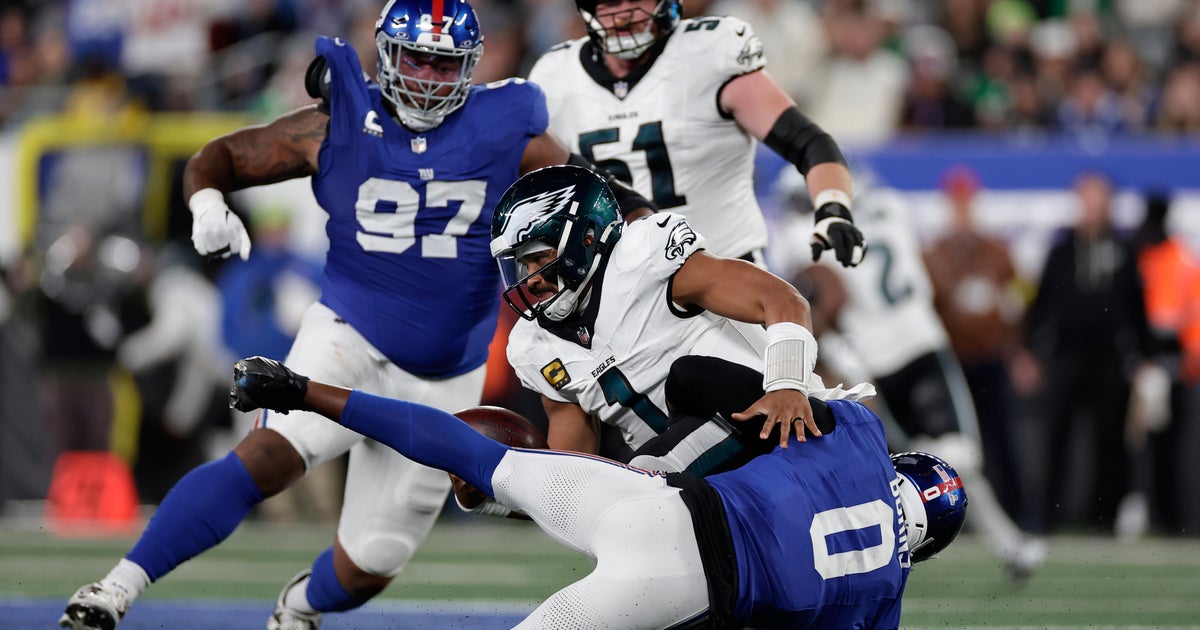 Jalen Hurts' first interception of season one of many mistakes in Eagles' second straight loss