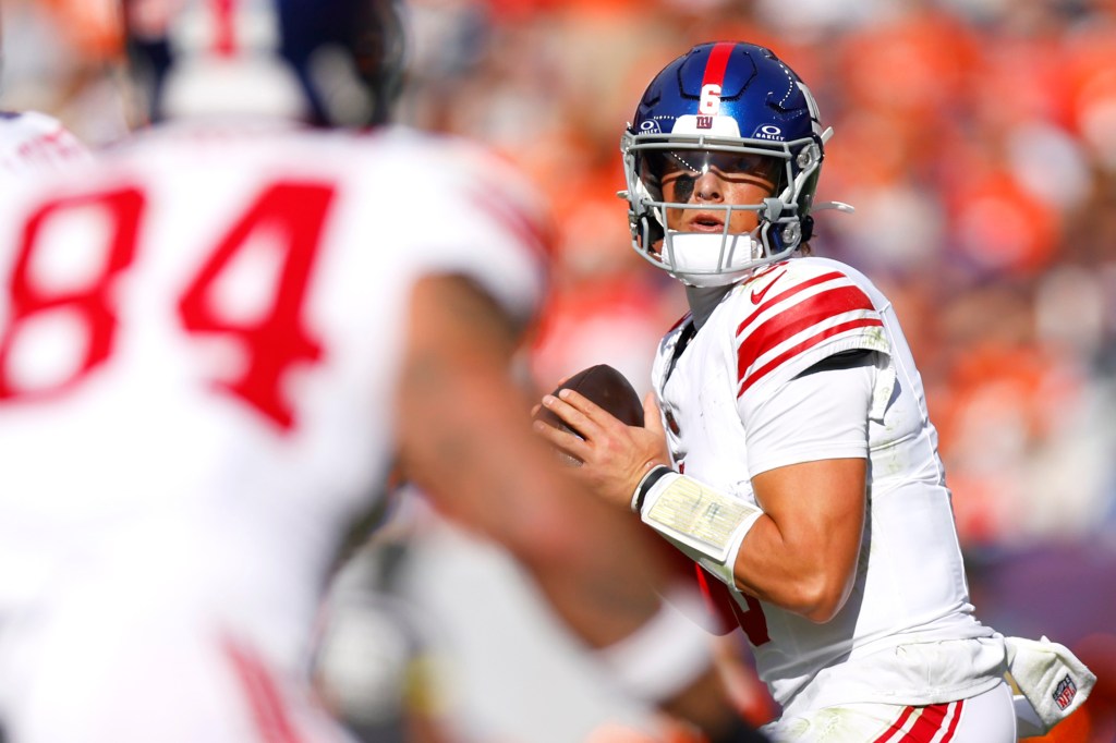 Jaxson Dart, quarterback for the New York Giants, looking to throw the ball.