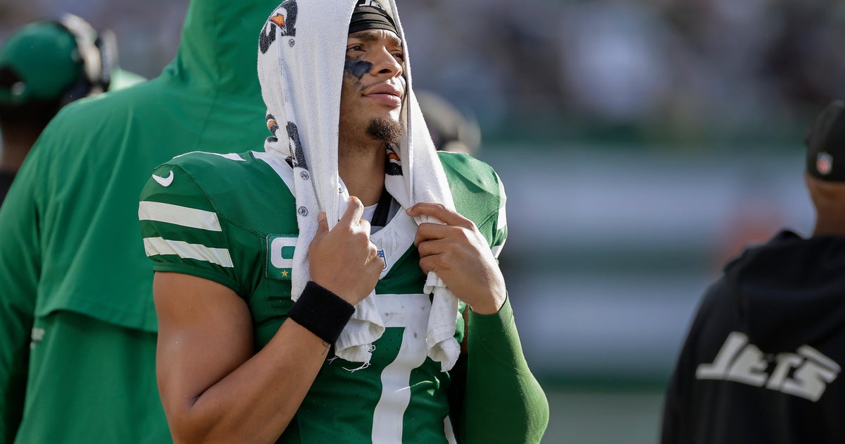 Jets owner Woody Johnson blames QB play for 0-7 start: "We've got to complete some passes"