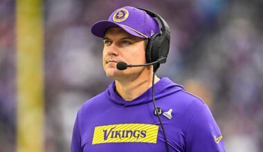 Kevin O'Connell defends decision to stick with hurt Carson Wentz in latest loss