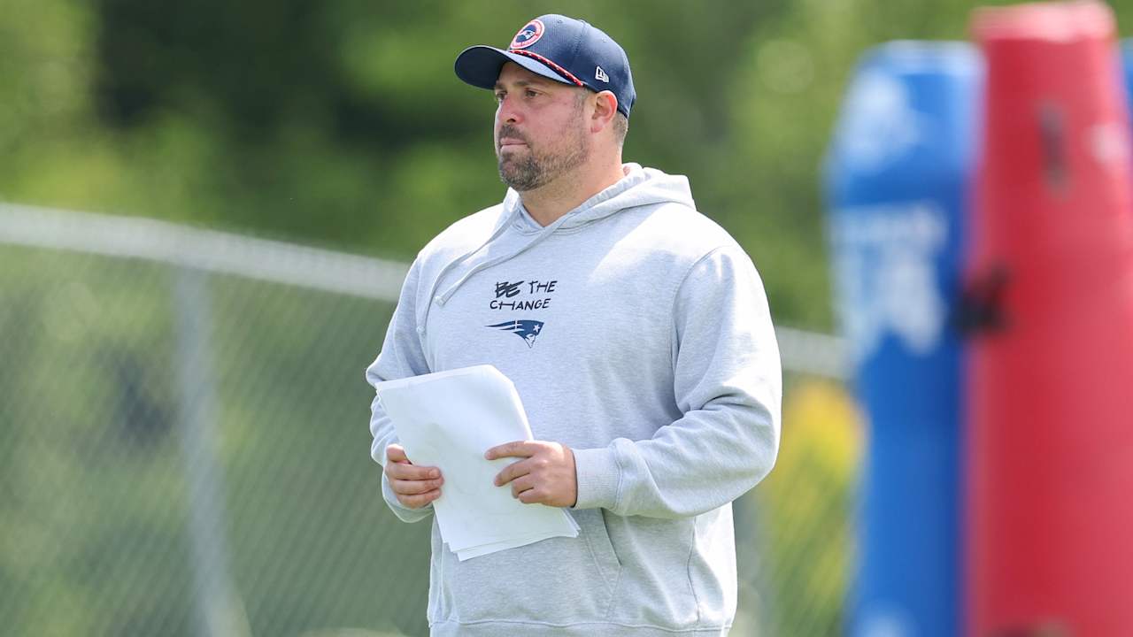 Patriots Linebackers Coach Zak Kuhr Stepping Up as Defense's Primary Play-Caller 