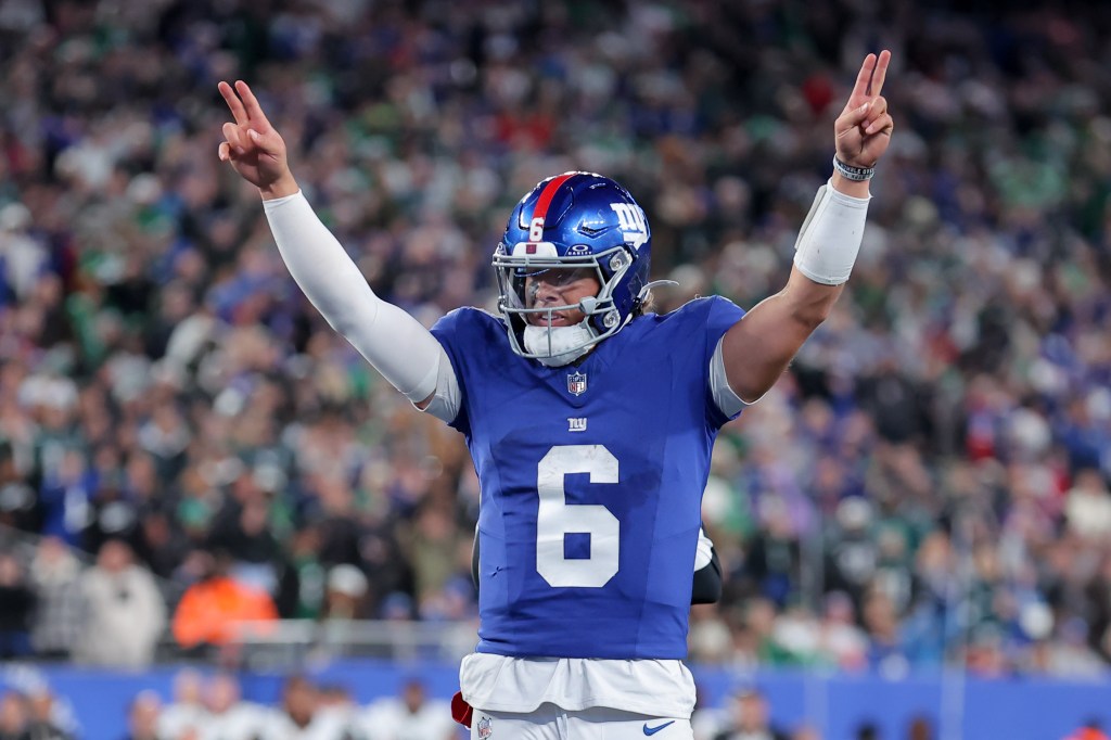 New York Giants quarterback Jaxson Dart (6) celebrates a touchdown.