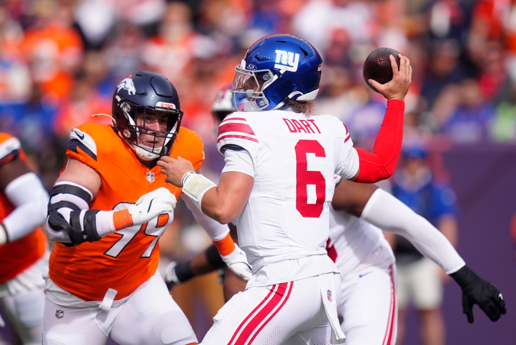 New York Giants quarterback Jaxson Dart (6) drops back to make a pass against the Denver Broncos.