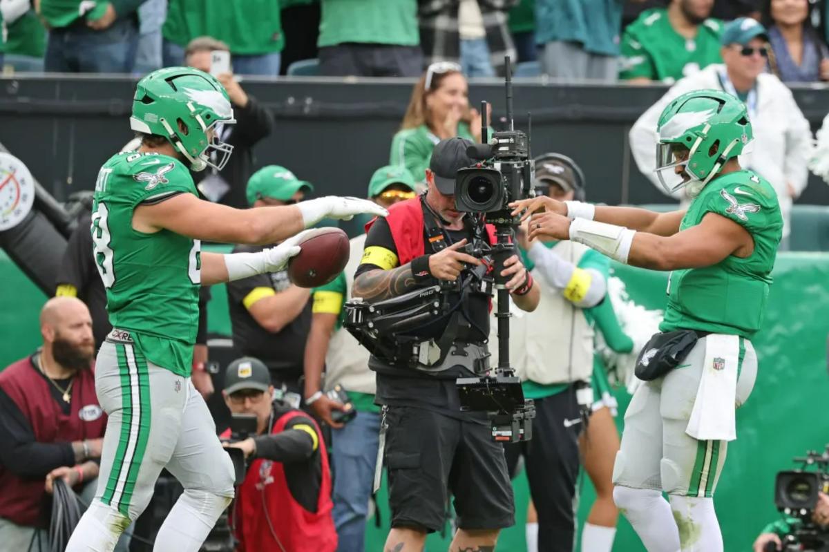 Jalen Hurts, Dallas Goedert proved unstoppable