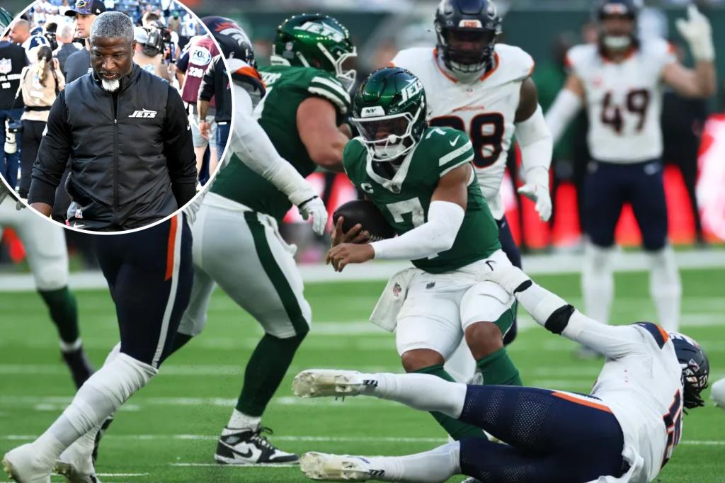 Aaron Glenn can't play Jets waiting game with Justin Fields