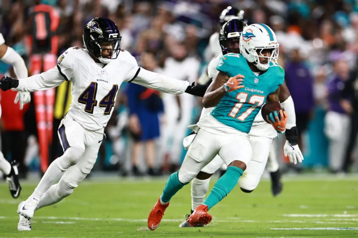 Jaylen Waddle's future becomes hot topic after Dolphins GM's ouster