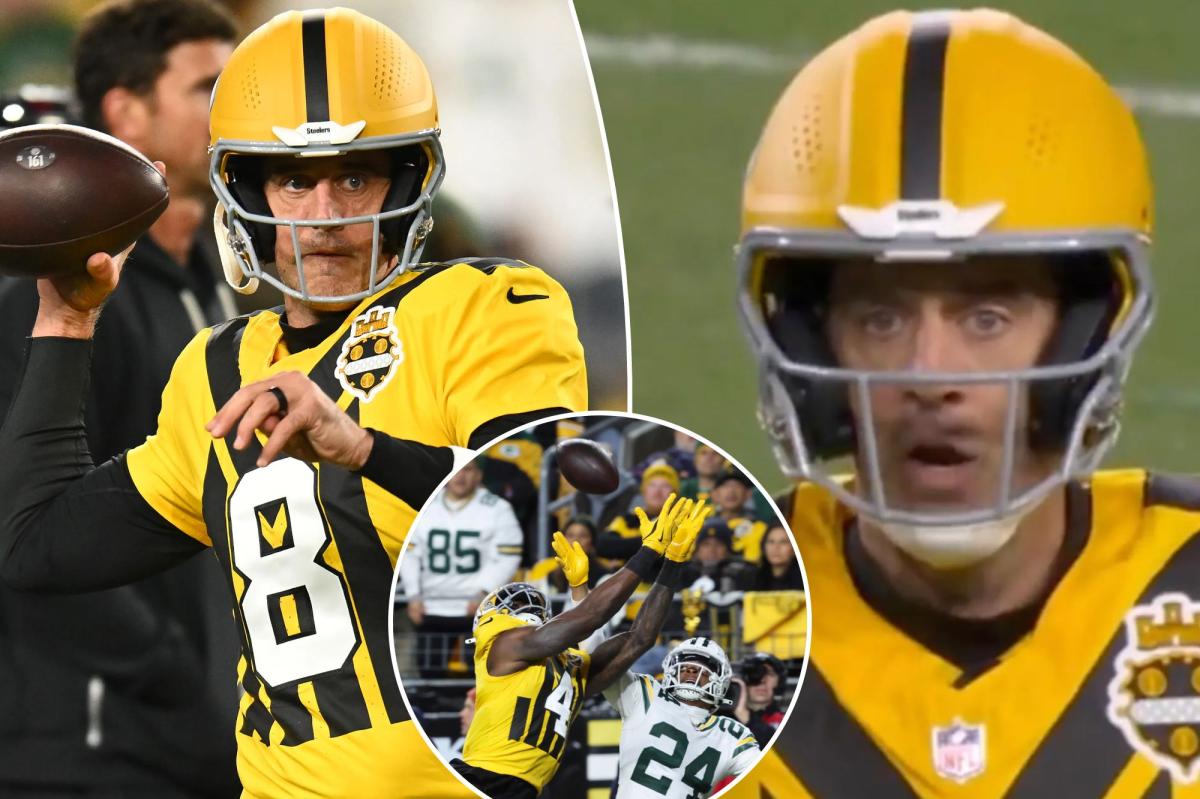 Aaron Rodgers has NSFW reaction to dropped pass in Steelers loss