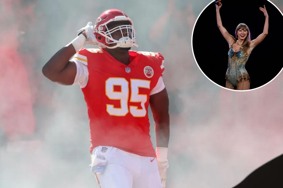 Chris Jones jams out to Taylor Swift after Chiefs practice