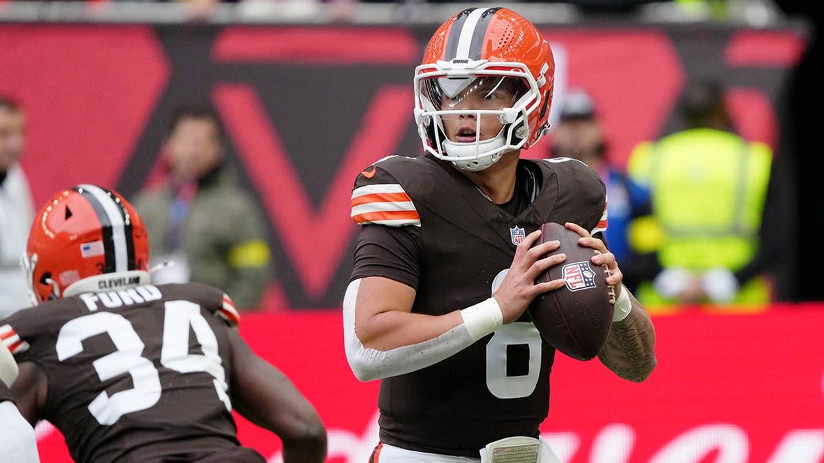 Dillon Gabriel looks to pass