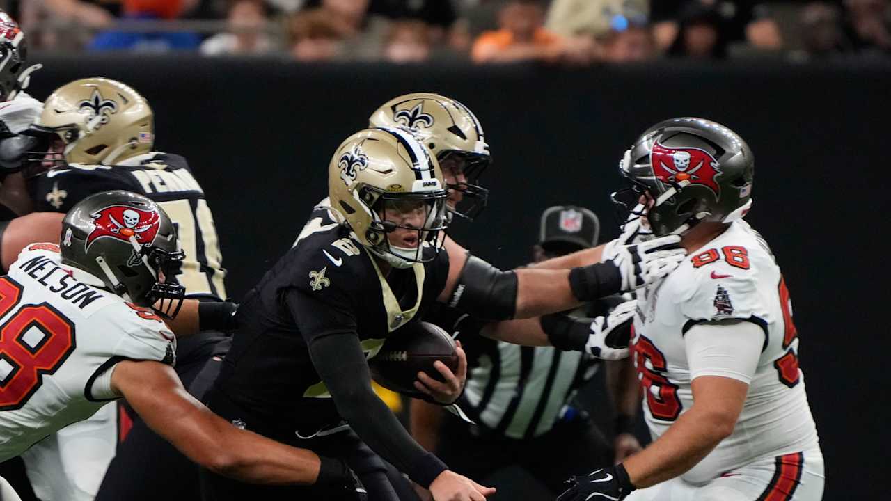 New Orleans Saints make in-game quarterback change in loss to Tampa Bay, will evaluate position 
