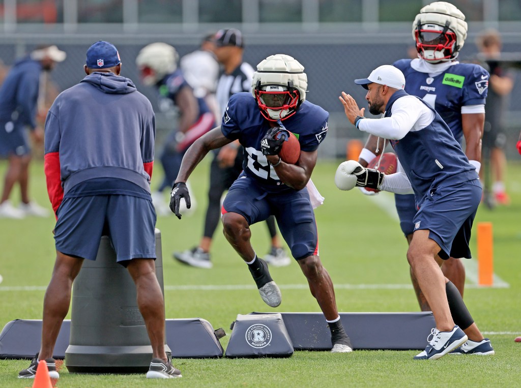 Patriots add running back, ex-starting safety to active roster