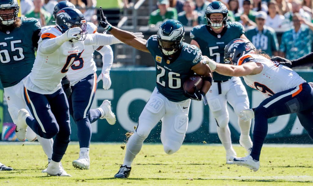 Philadelphia Eagles running back Saquon Barkley (26) running the ball.