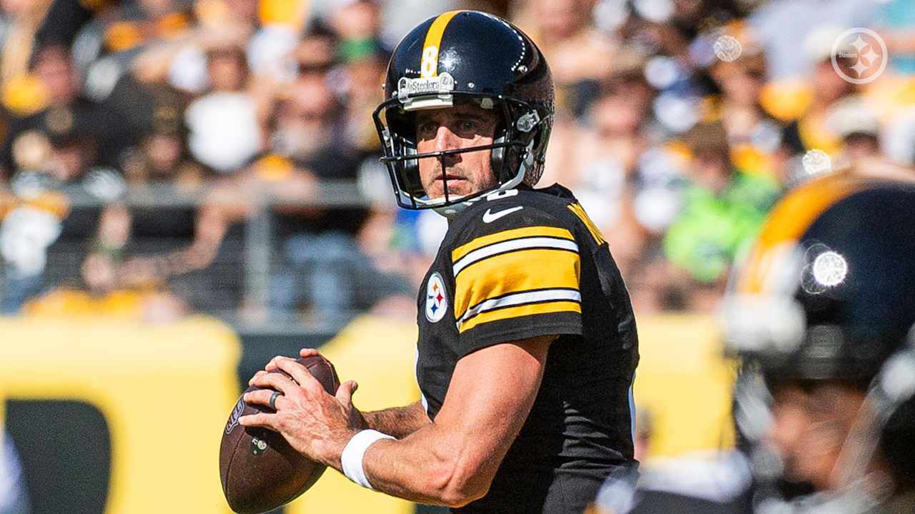 Rodgers, Flacco bring wisdom and live arms into historic matchup