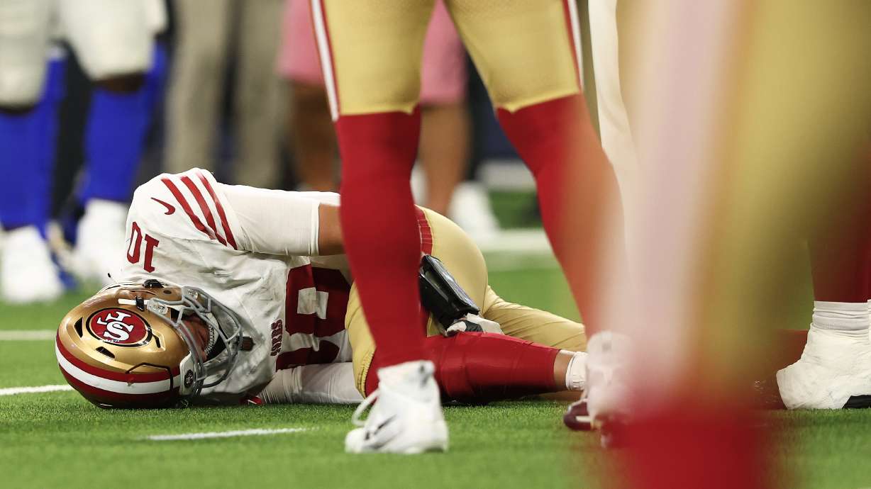 Mac Jones returns after 49ers QB appears to hurt his left knee against Rams
