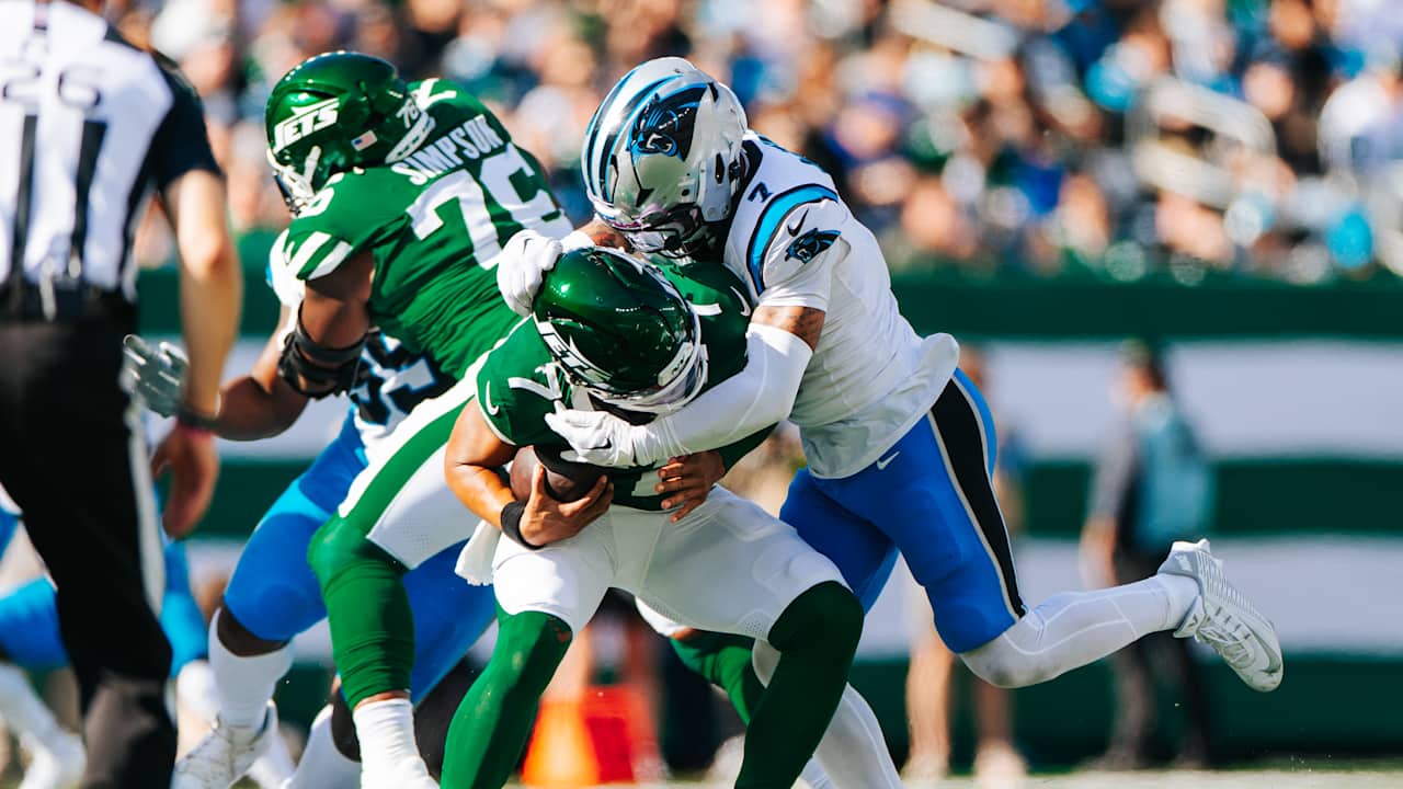 Tre'von Moehrig disguises intentions for his first sack of the season