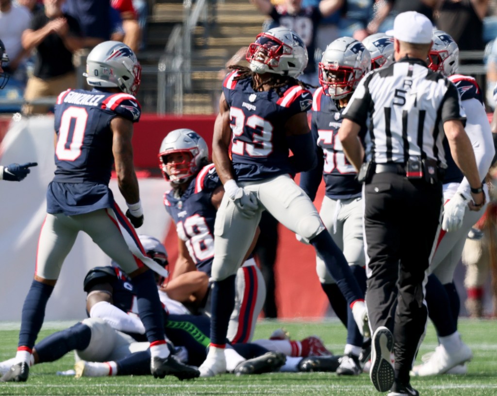 Patriots coaches, veterans react to Kyle Dugger, Keion White trades